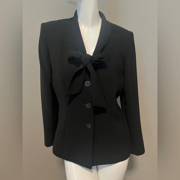 KASPER Jackets & Blazers - KASPER Women”s Black Front Button & Tie Long Sleeves Blazer Jacket Size 8
